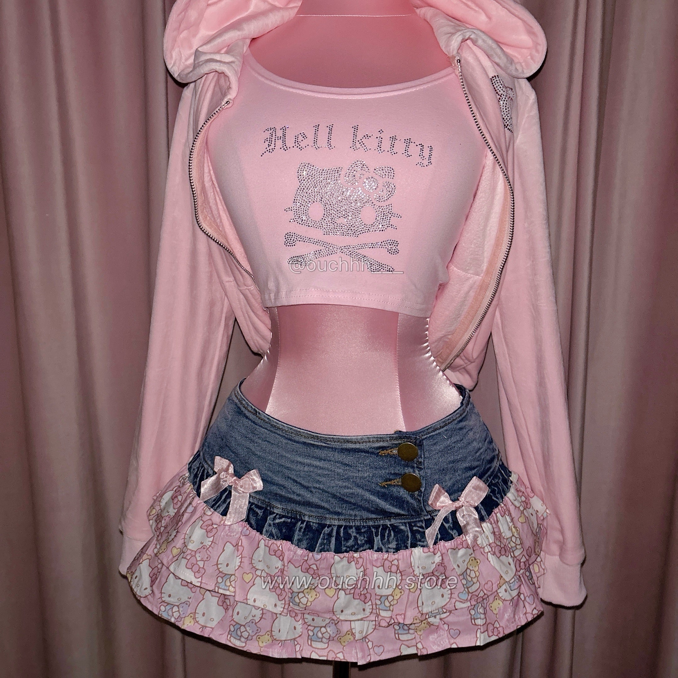 Hello Kitty Trim Mid Rise Mini Skirt (Light Pink)
